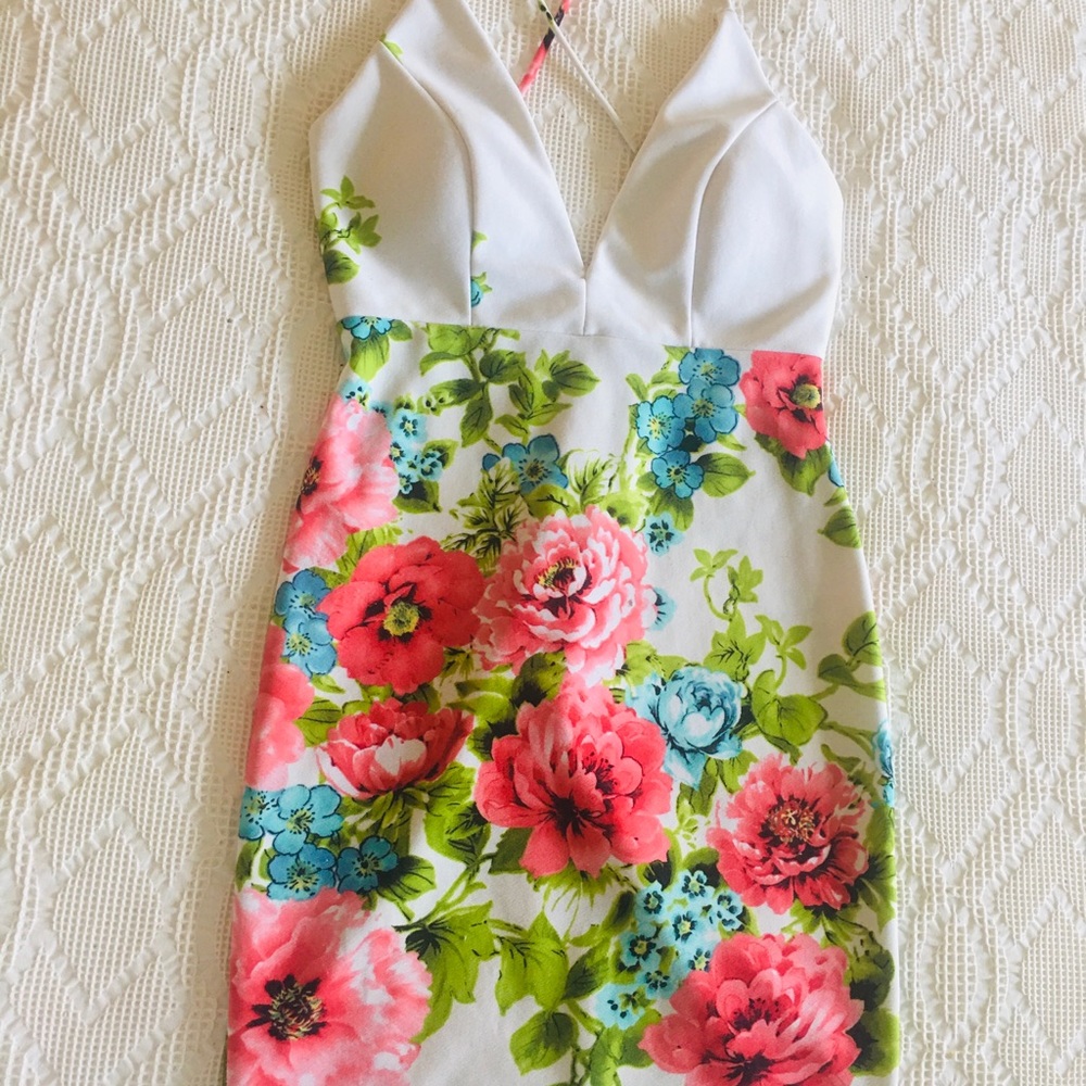 Stunning spring summer dress.